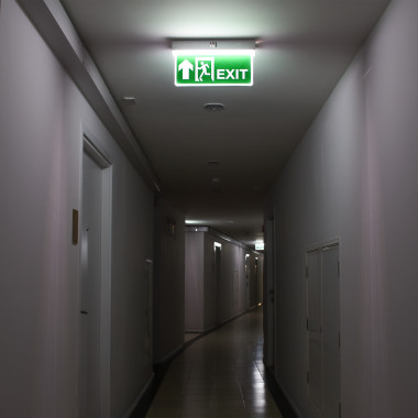 Producto de Luz Emergencia LED Superficie 10lm Permanente con Cartel Doble Cara