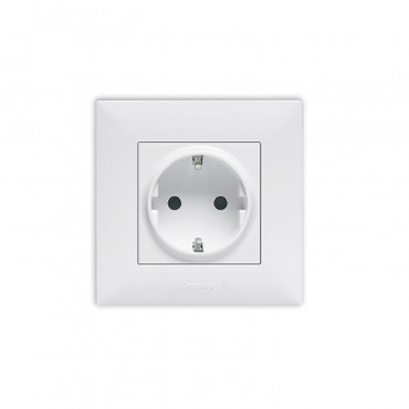 Kit Enchufe Tipo Schuko 2P+T 16A LEGRAND Niloé Step efectoLED