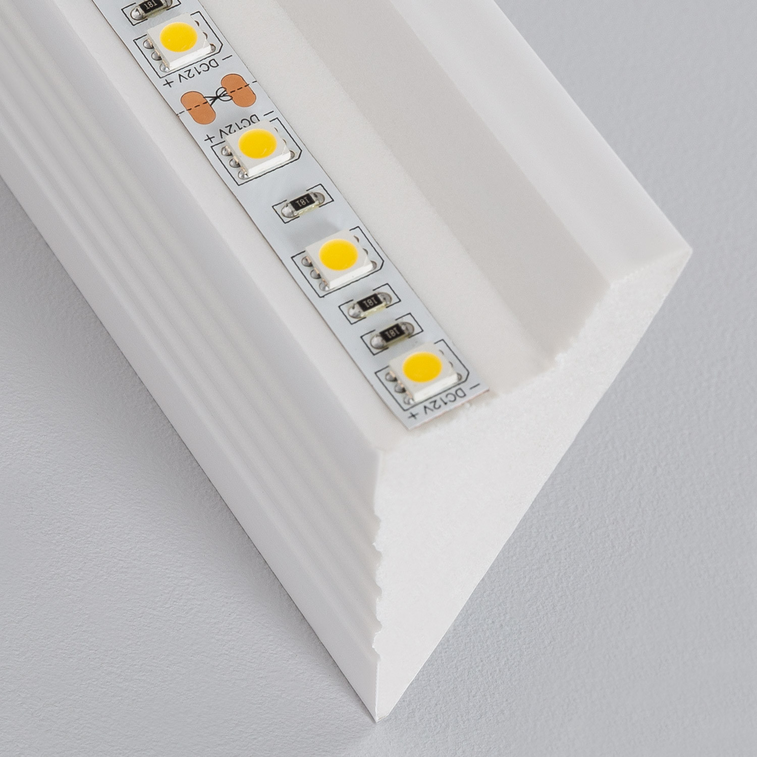 10 metros de Molduras con corte para tiras de luz LED/Molduras para  iluminacion indirecta de 20 x 20 cm (M3) : : Herramientas y  Mejoras del Hogar
