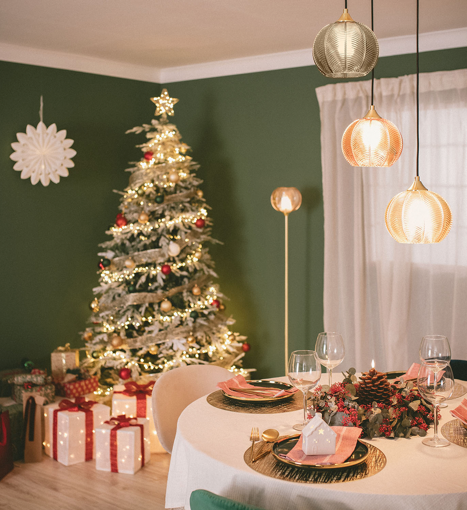 Árvore de Natal Pequena decorada: 51 ideias se inspirar  Arvore de natal  pequena, Mini árvore de natal, Decoração de natal